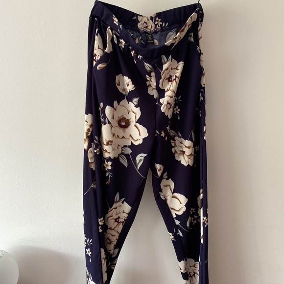 Floral pants - Picture 4 of 4